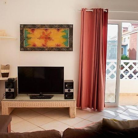 Apartamento Santana - T2 Confortavel A 300 M Da Praia De Santa María Exterior foto