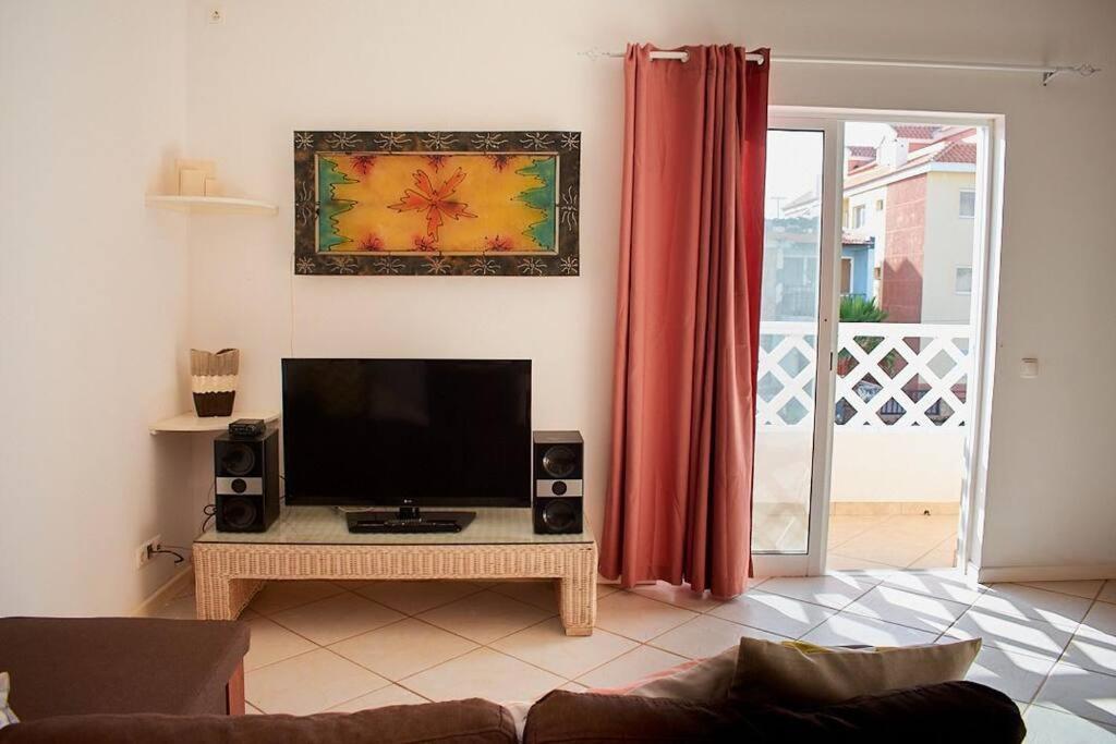 Apartamento Santana - T2 Confortavel A 300 M Da Praia De Santa María Exterior foto