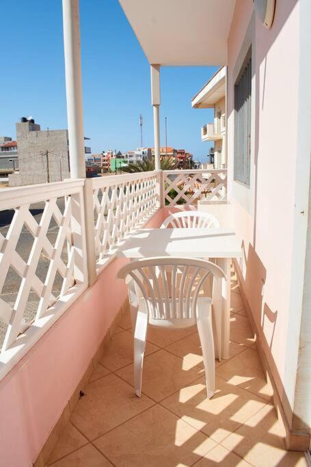 Apartamento Santana - T2 Confortavel A 300 M Da Praia De Santa María Exterior foto